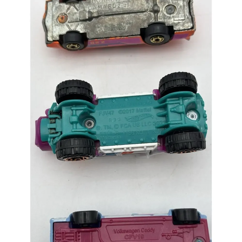Vintage Hot Wheels Lot Of 5 Cars. FJ, Camaro, VW, Nissan GT And Howlin Heat.